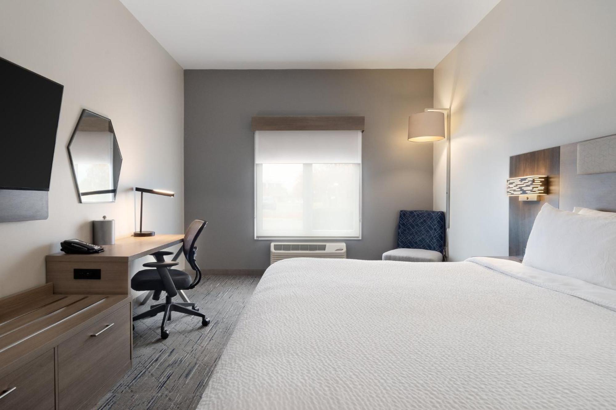 Hotel Express & By Ihg 3*
