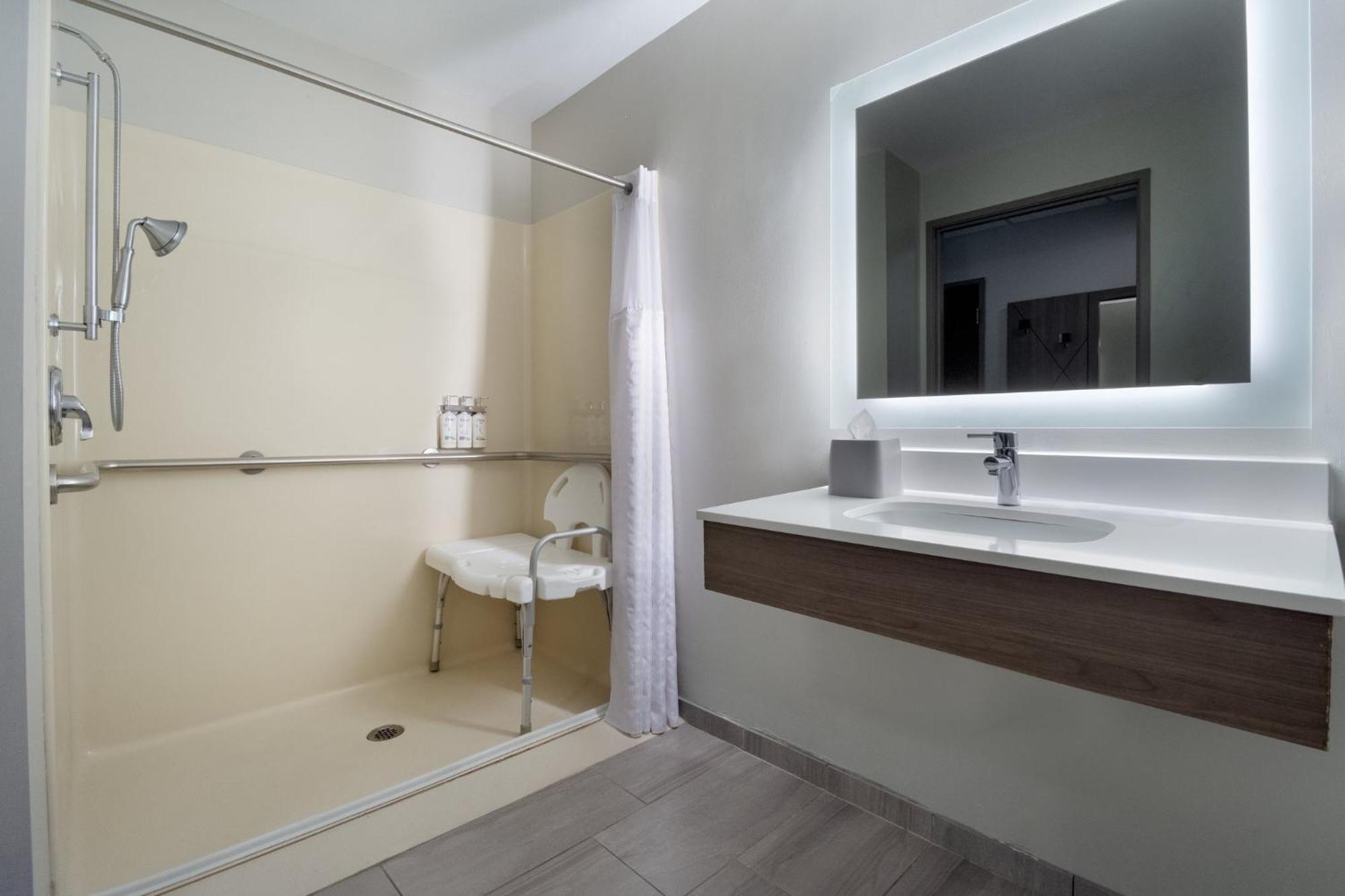 Express & By Ihg 3* Saginaw