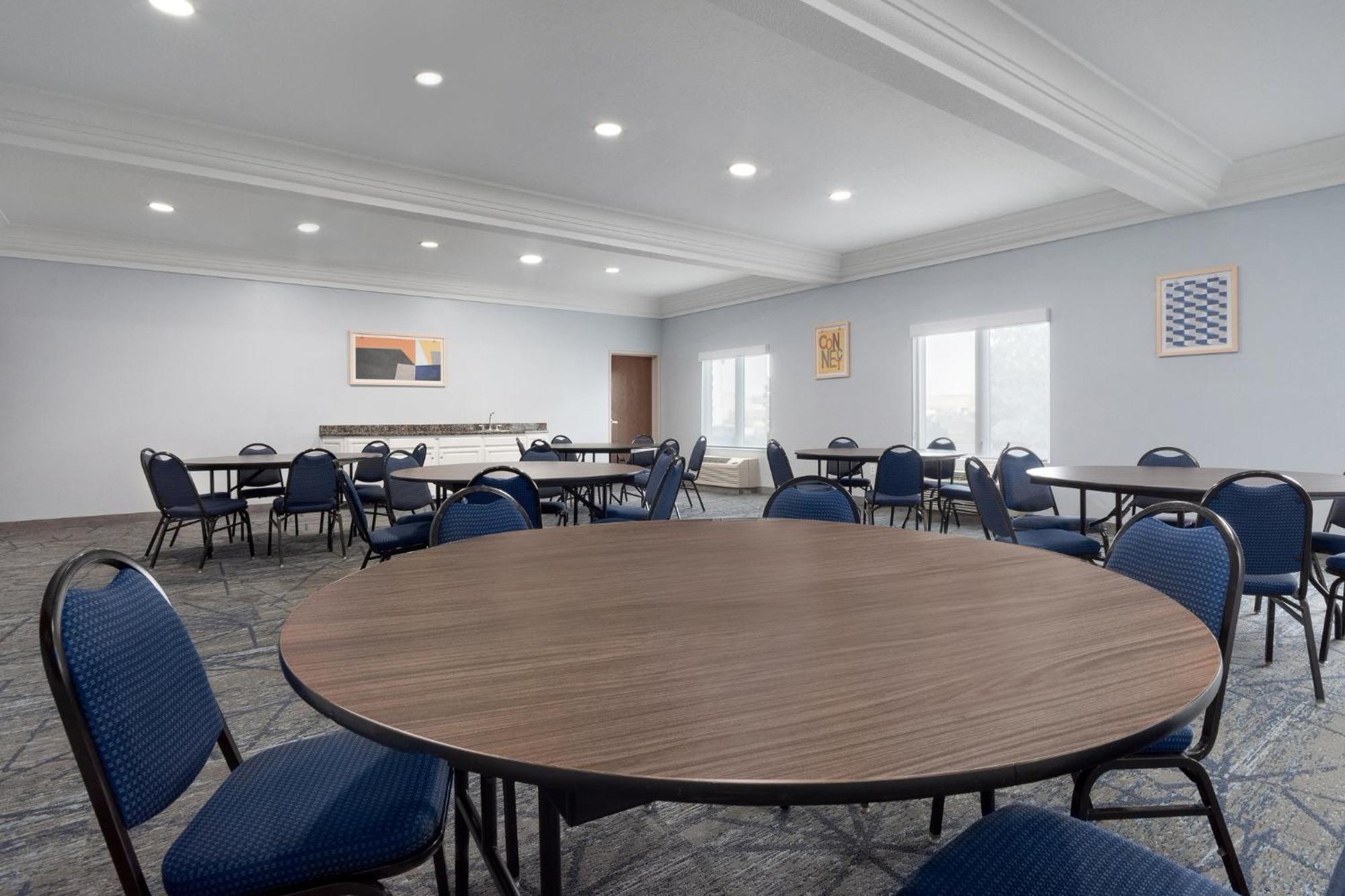 Hotel Express & By Ihg