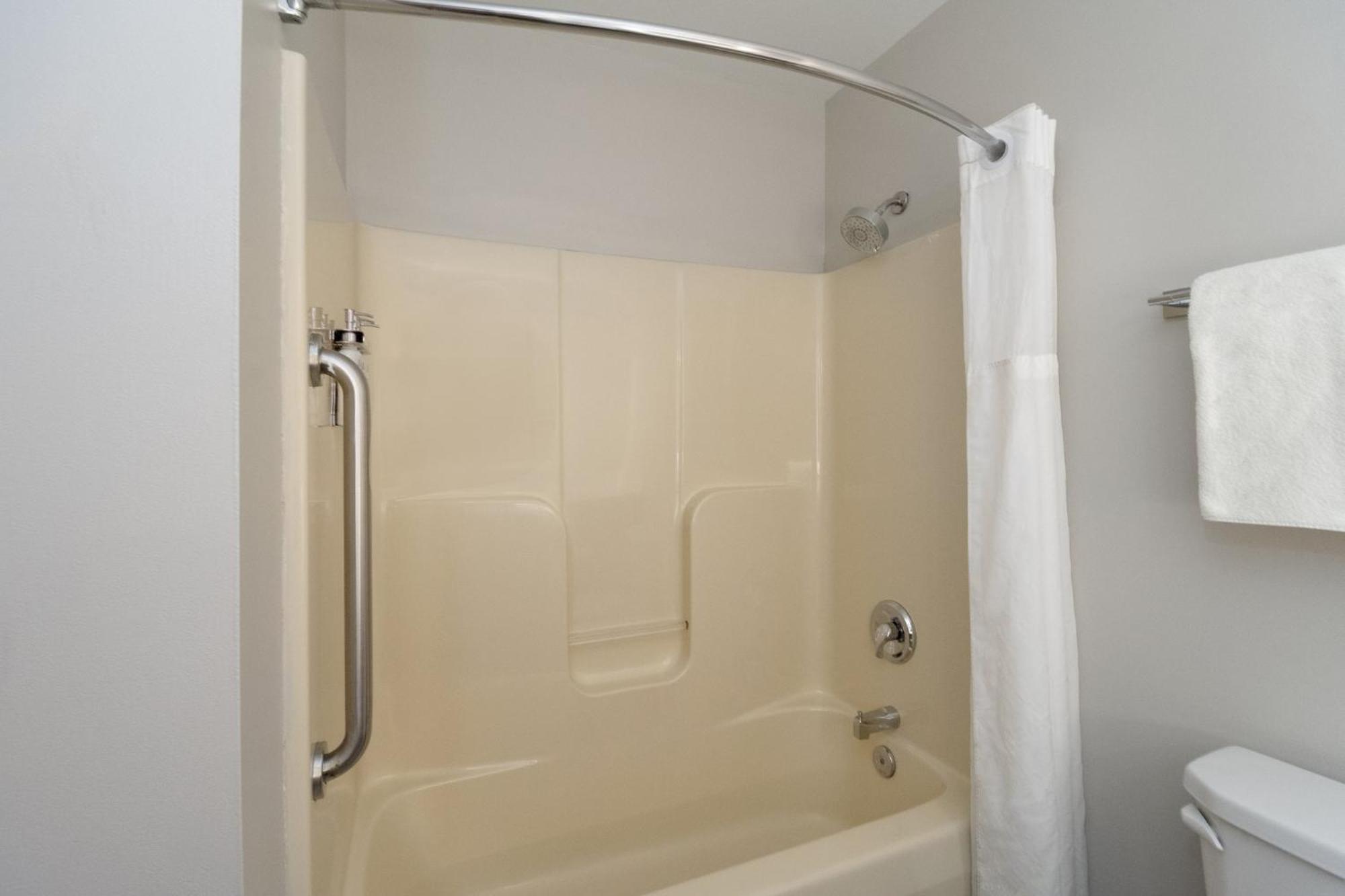 Hotel Express & By Ihg Saginaw
