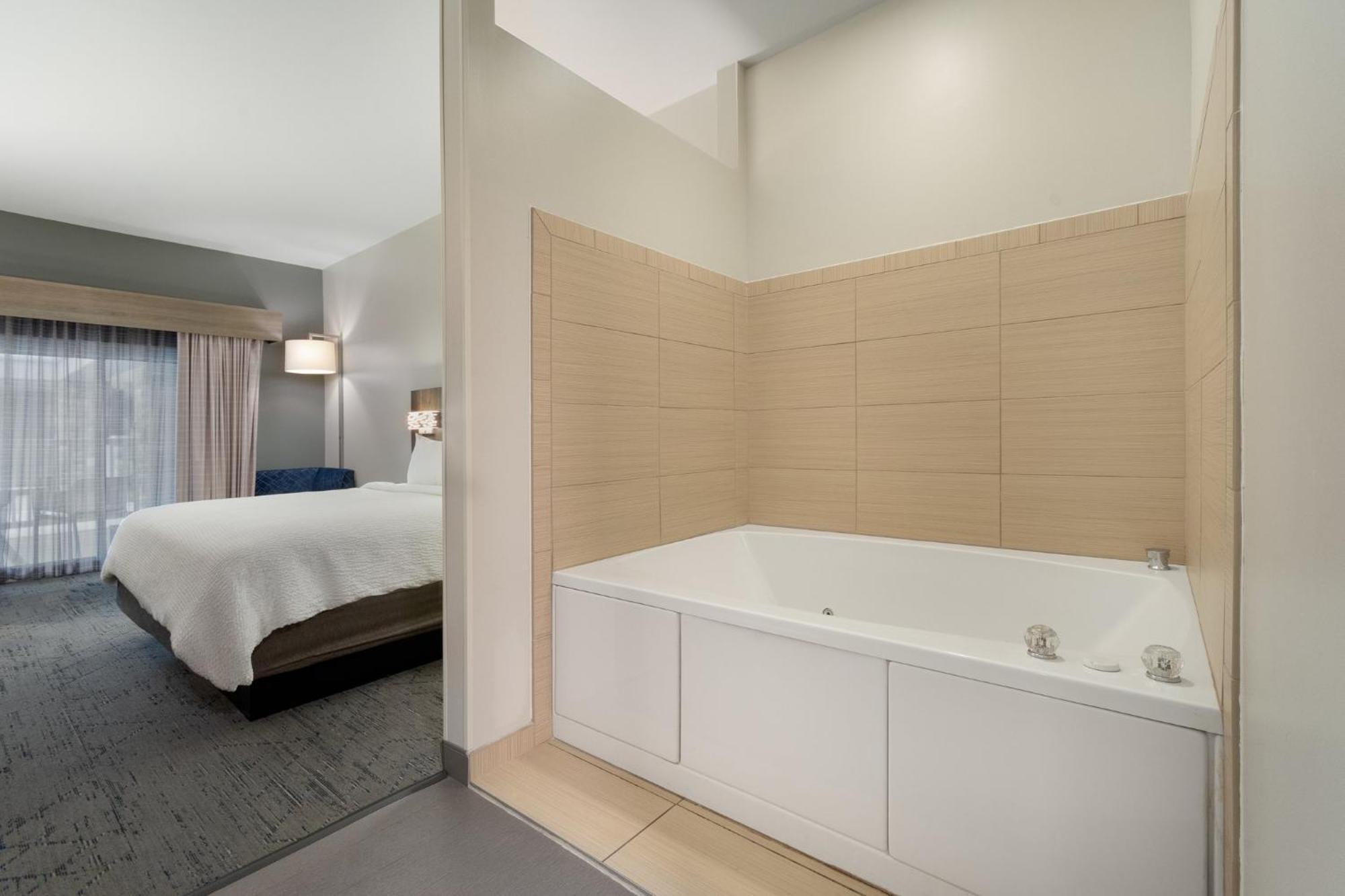Express & By Ihg Saginaw