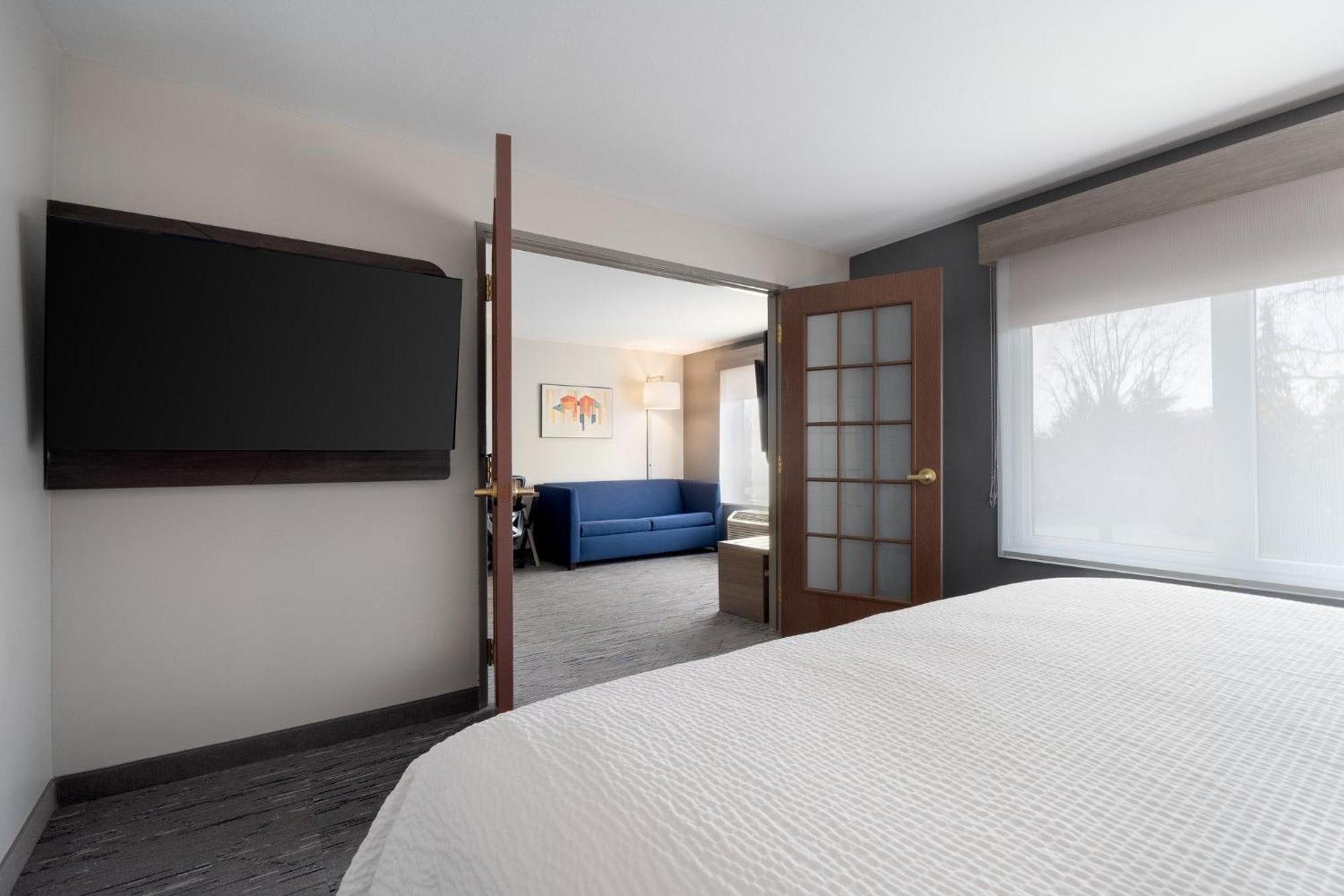 Express & By Ihg Hotel 3*