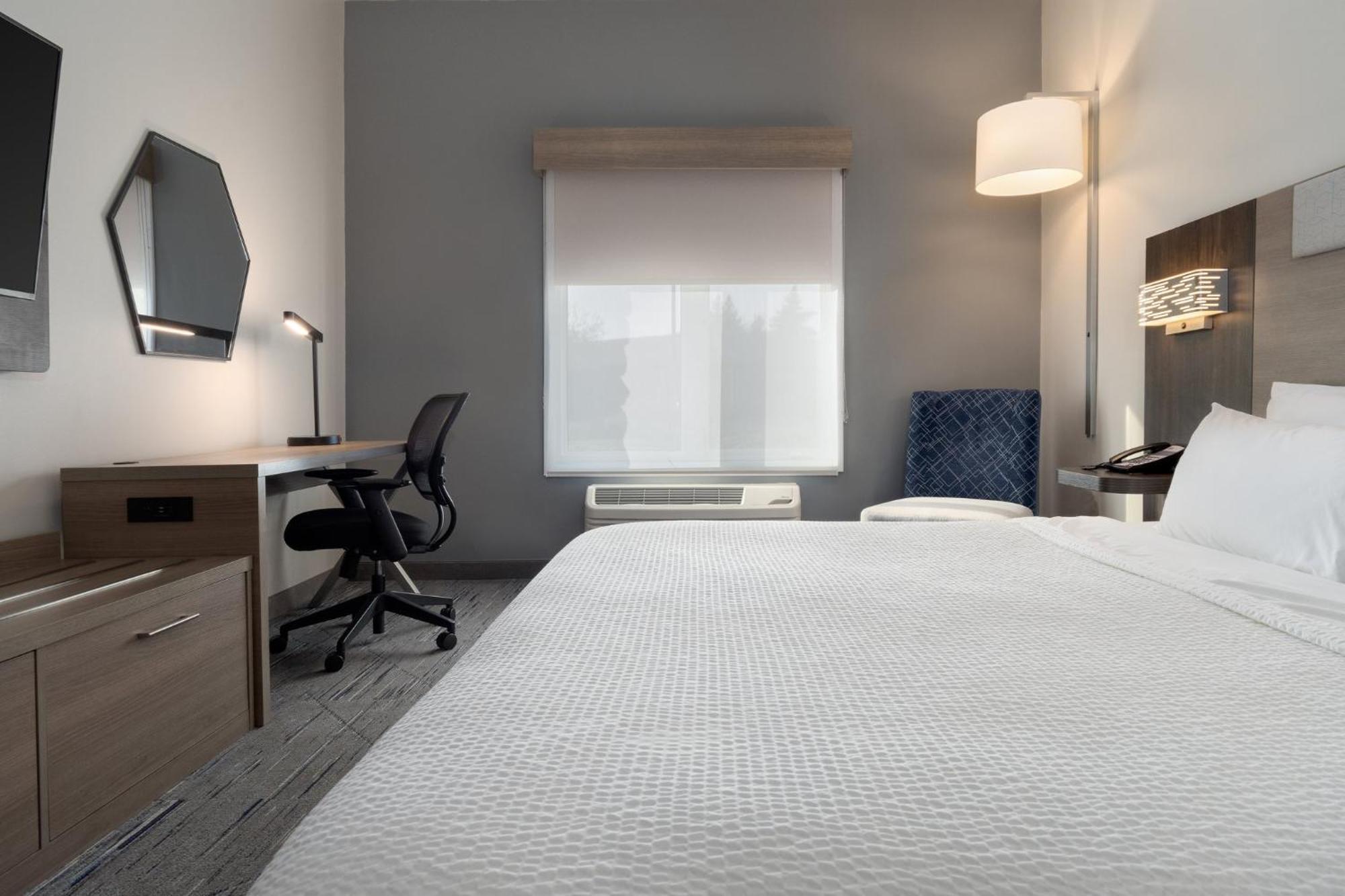 Express & By Ihg 3*